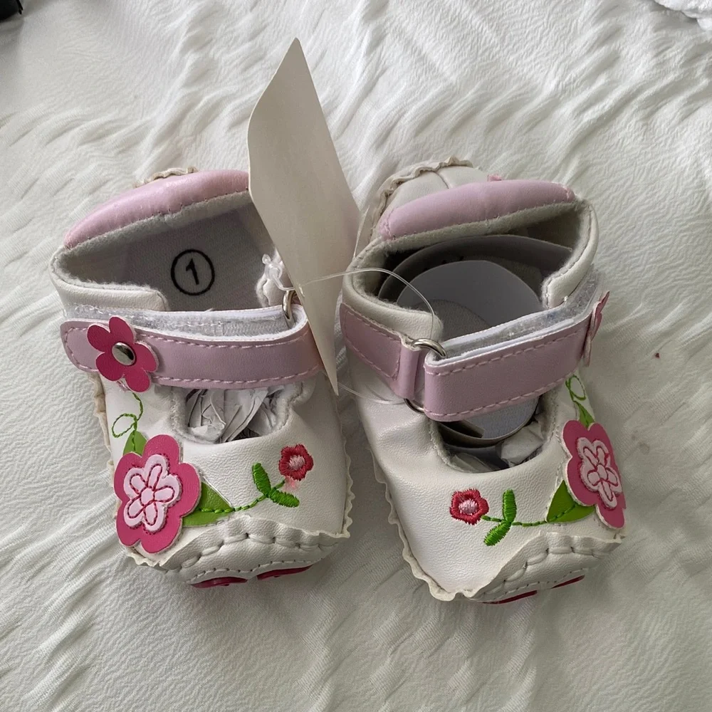 Floral Pink and White infant Shoes